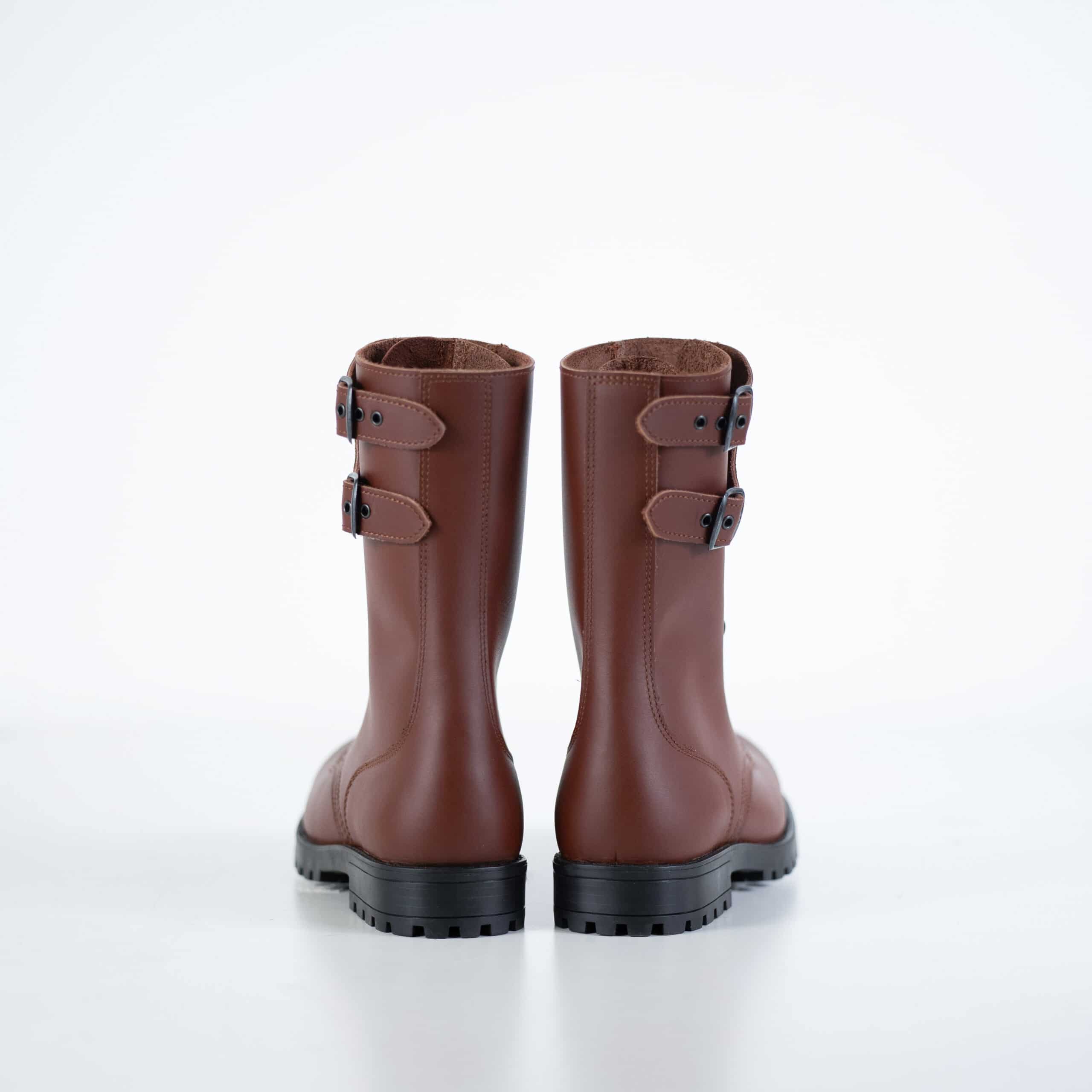 Bottines en cuir marron clair fait main, vue de face