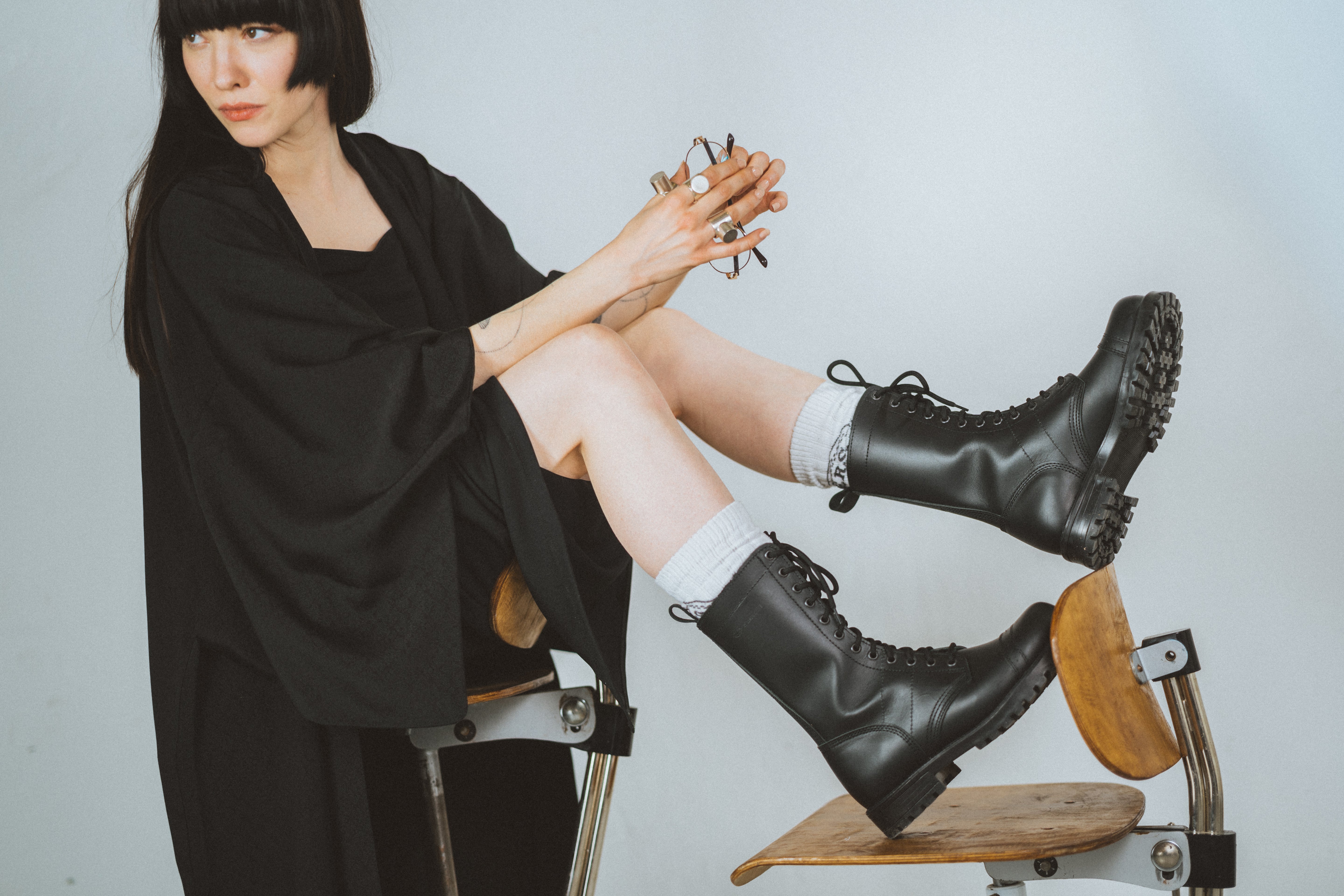 Bottines aviateur en cuir noir Saapad fait main, vue de face