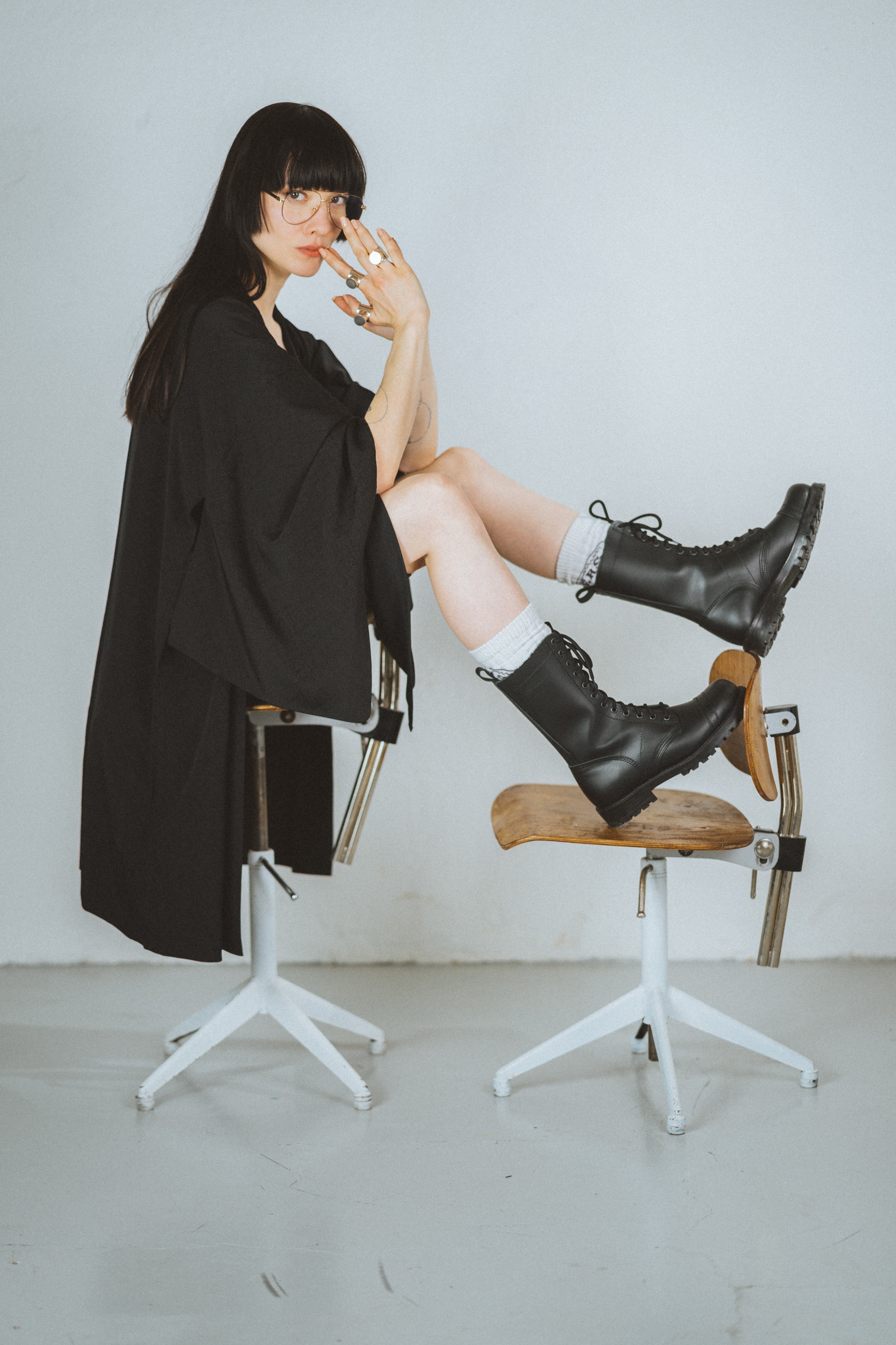 Bottines aviateur en cuir noir Saapad fait main, vue de côté