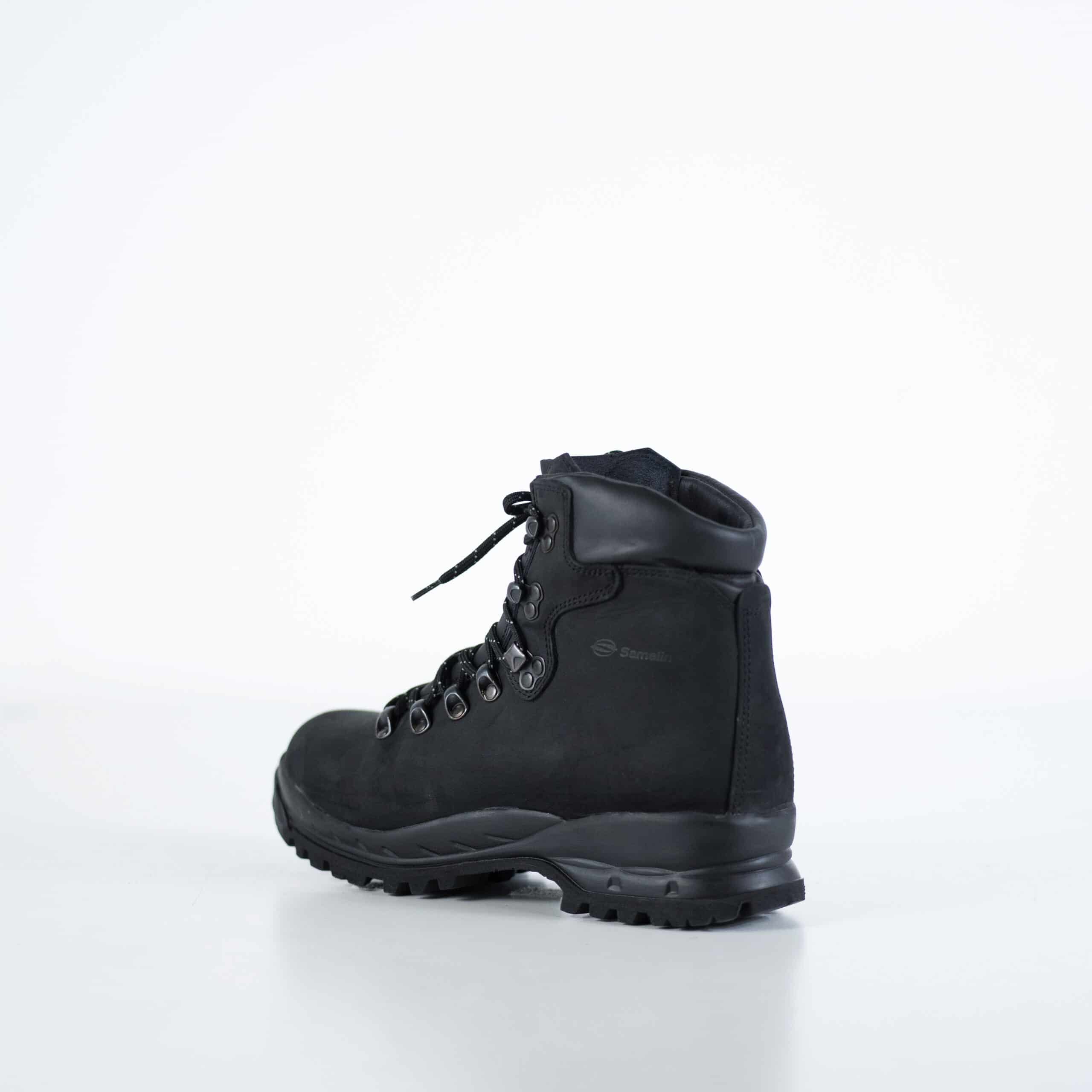 Bottes montantes OmaKing en cuir noir gras à lacets crème, texture cuir brut