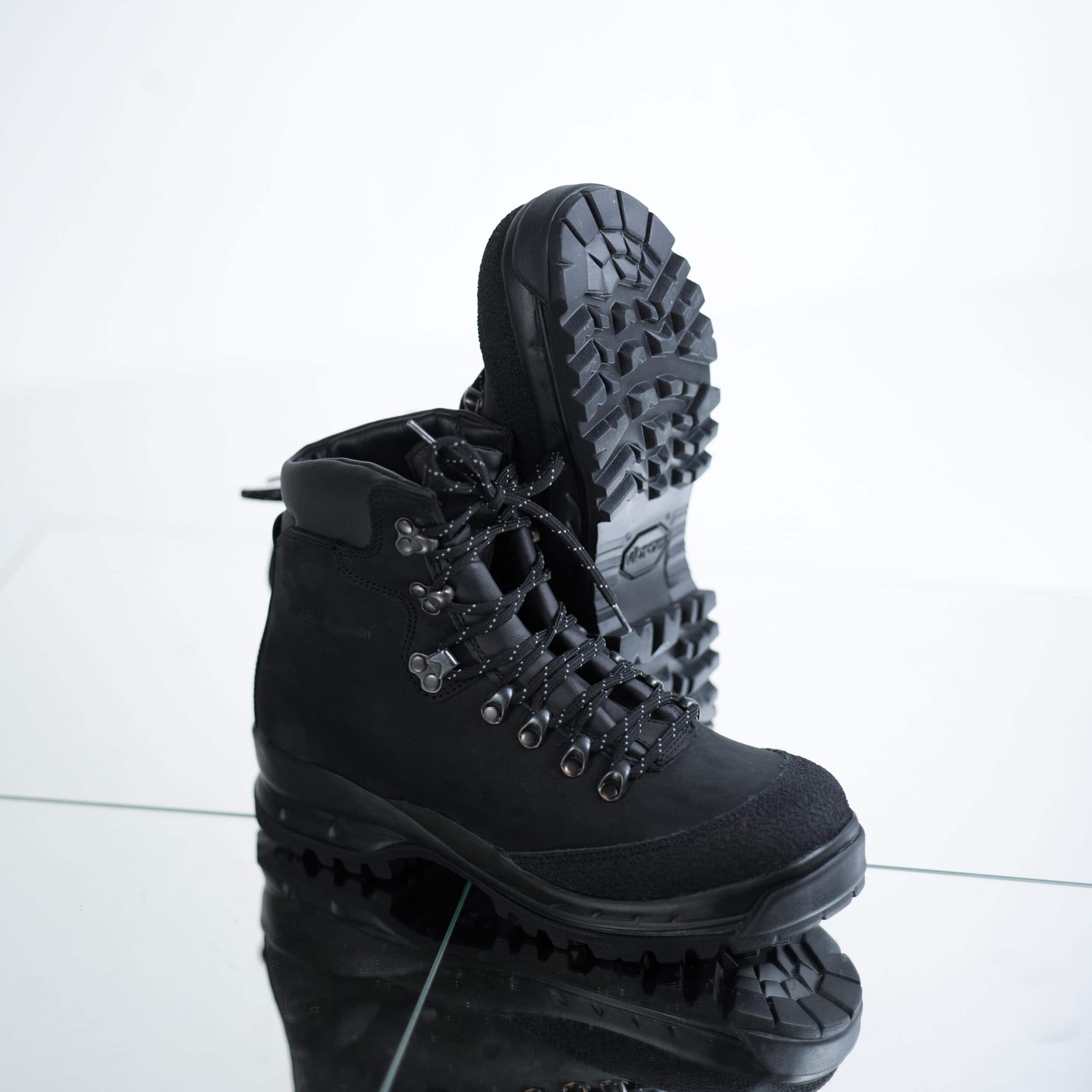 Bottes de randonnée 553P noires OmaKing, vue de côté avec talon renforcé