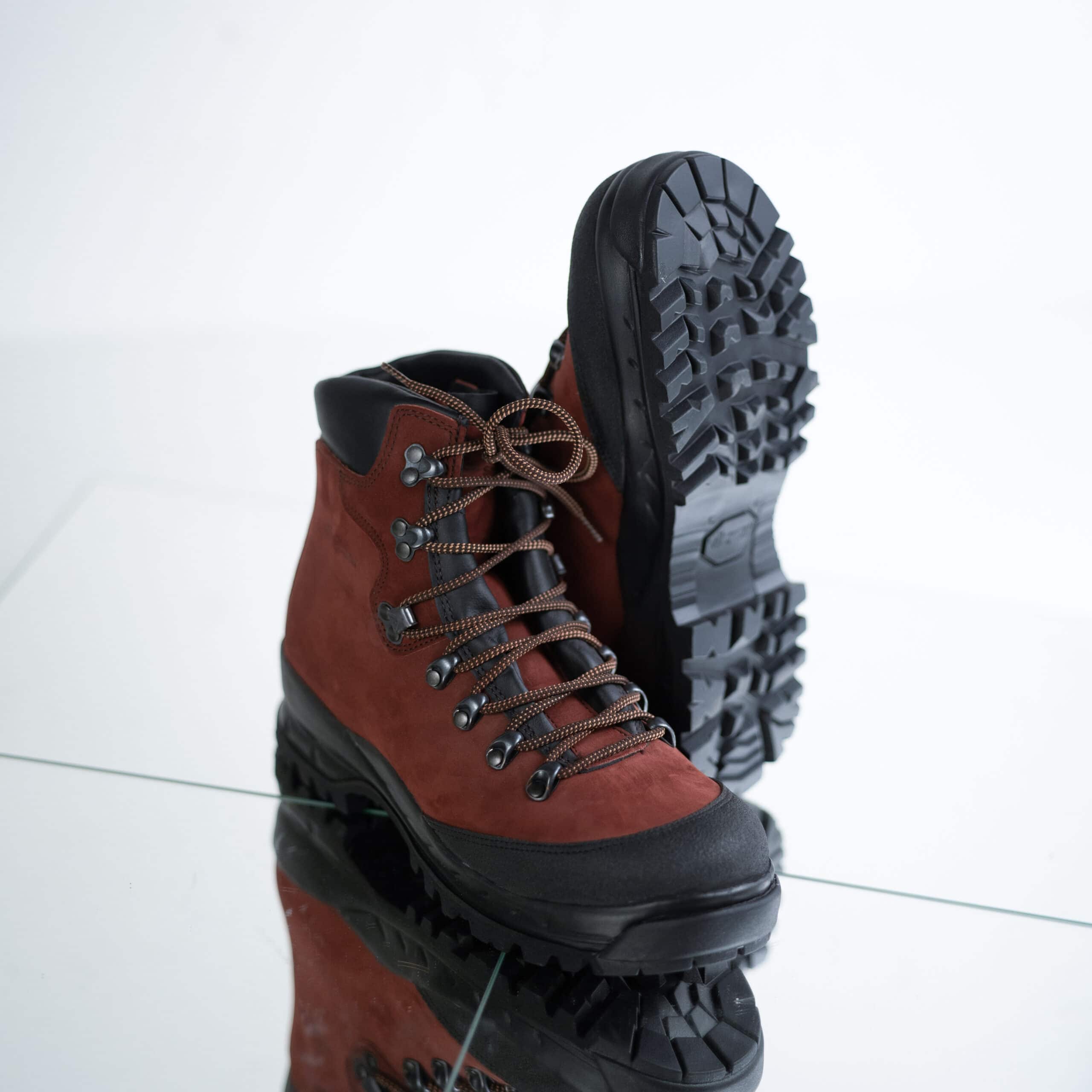 Bottes de randonnée 553P Rosso Aragosta OmaKing, vue de face avec col rembourré