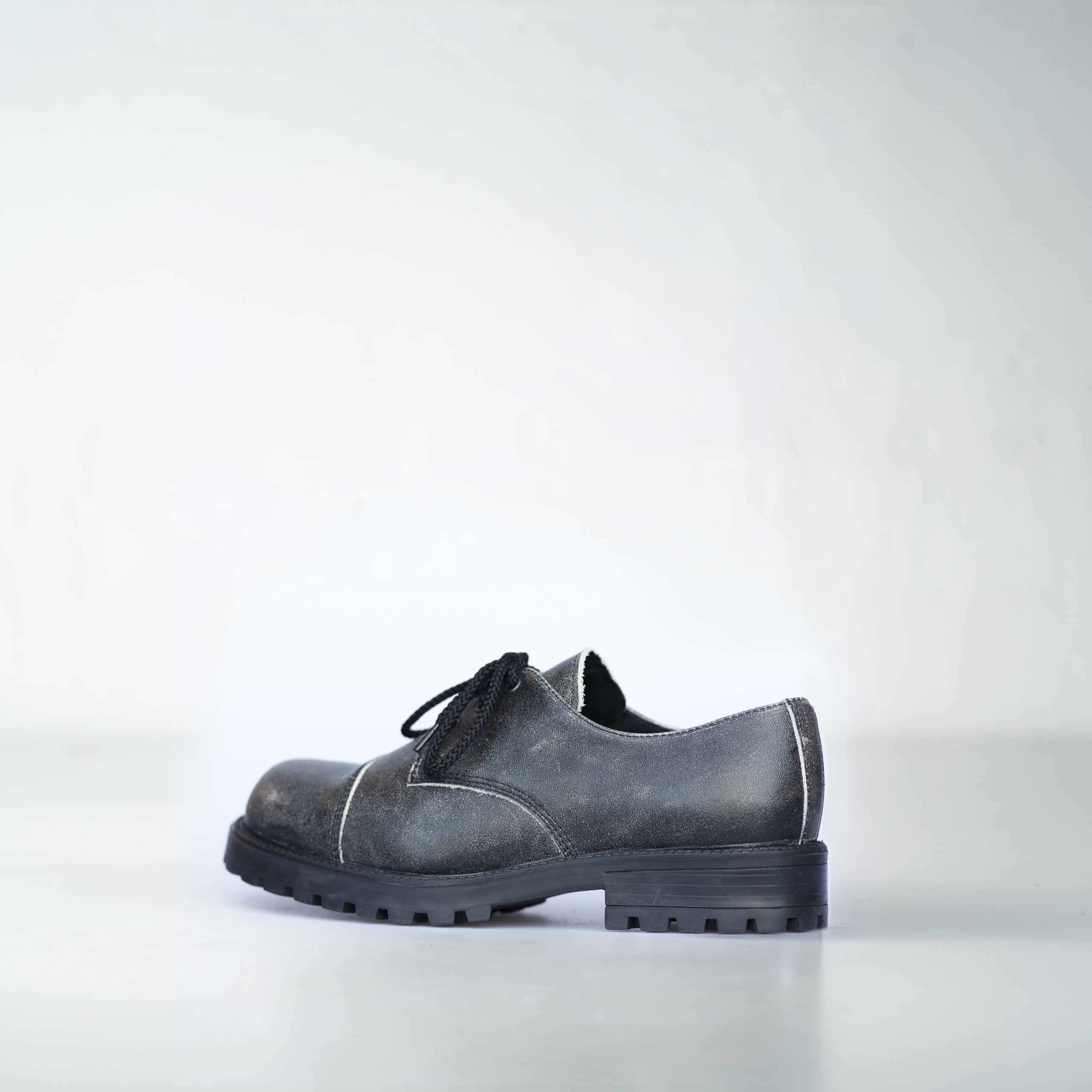 Chaussures vintage grises, vue finale