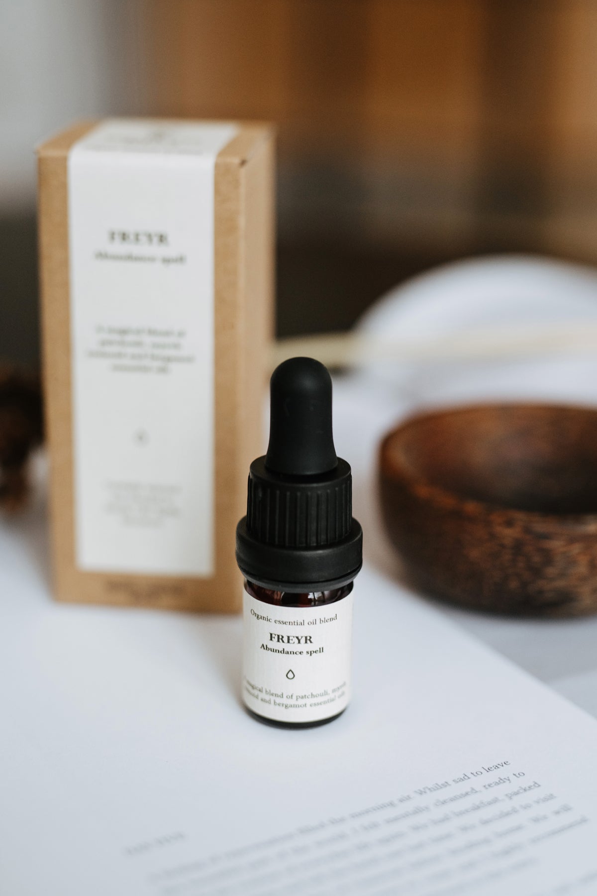 Huiles essentielles Smells Like Spells, mise en scène lifestyle