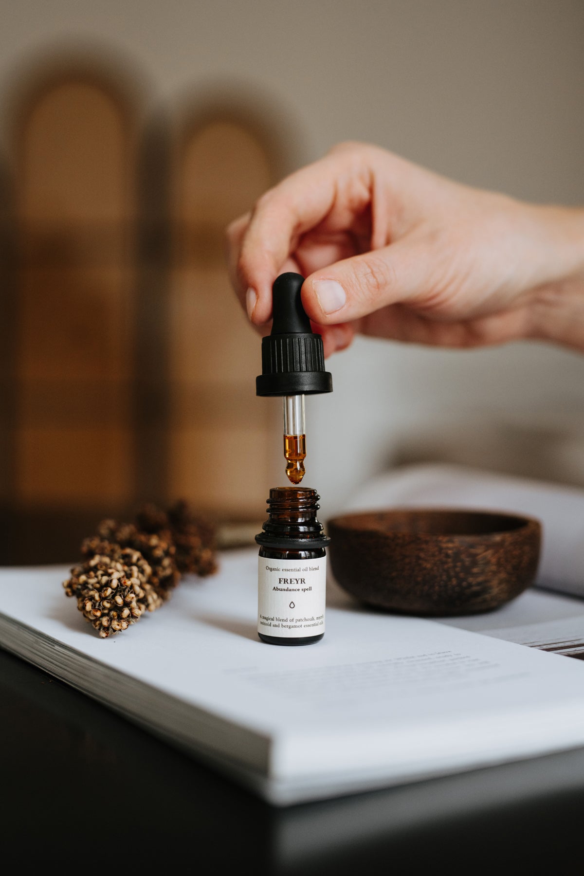 Huiles essentielles Smells Like Spells, vue lifestyle finale