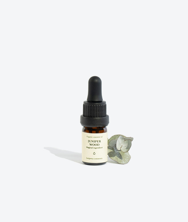 Huile essentielle de bois de genièvre Smells Like Spells, vue détaillée