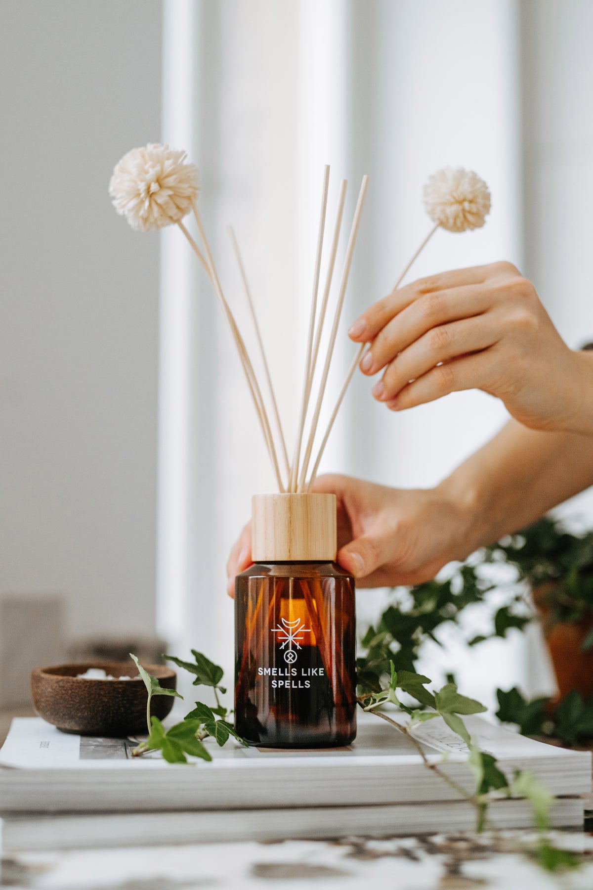 Parfums d'intérieur Smells Like Spells, vue lifestyle ambiance détaillée