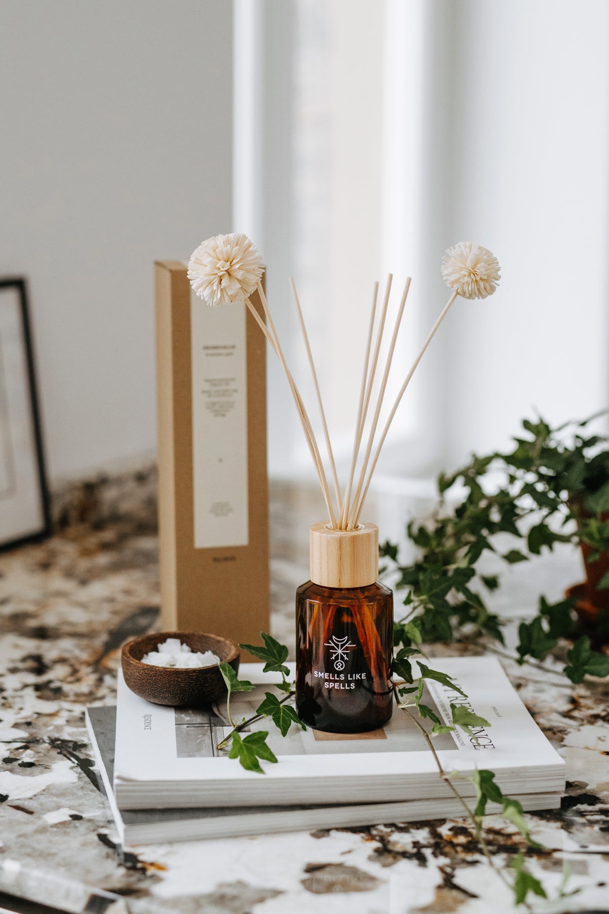 Parfums d'intérieur Smells Like Spells, vue lifestyle ambiance complète alternative