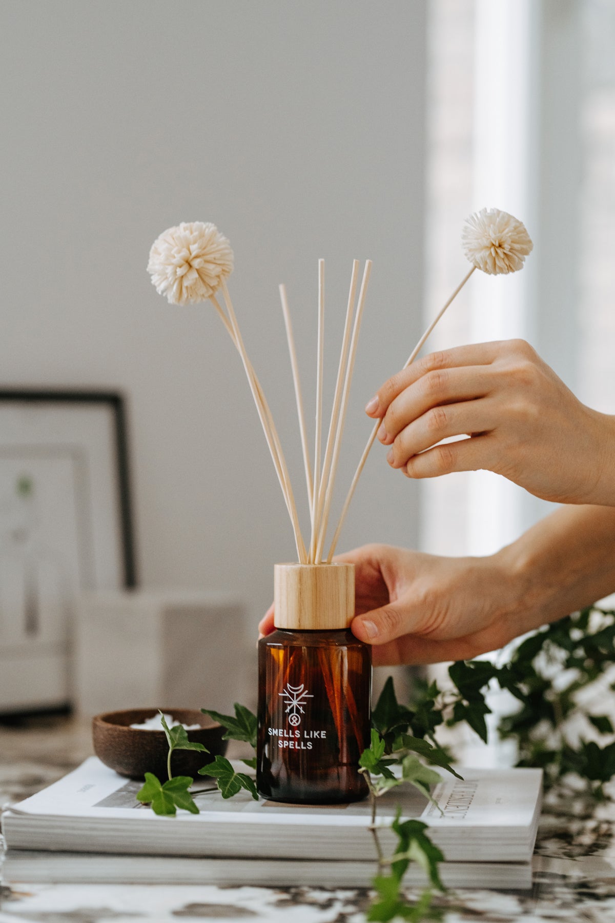 Parfums d'intérieur Smells Like Spells, vue lifestyle ambiance produit