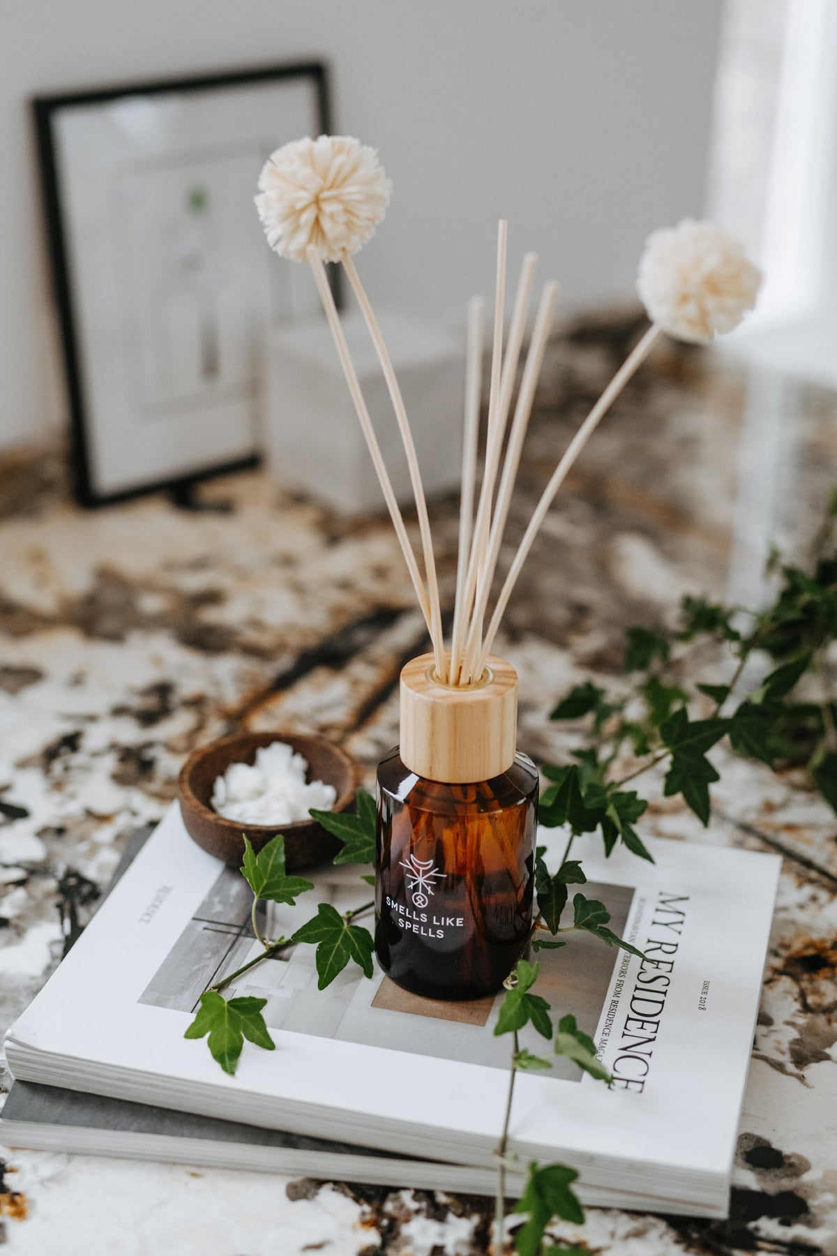 Parfums d'intérieur Smells Like Spells, vue lifestyle ambiance complète détaillée