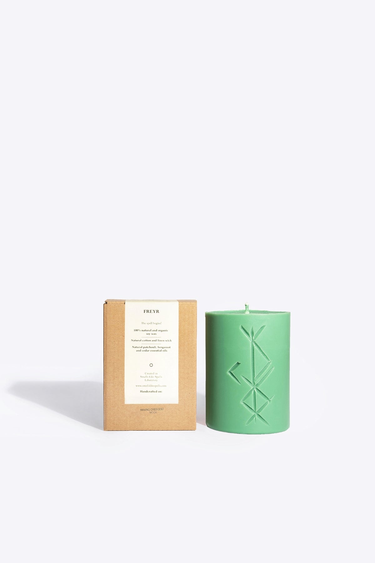 Bougie runique parfumée Smells Like Spells Freyr, vue détaillée