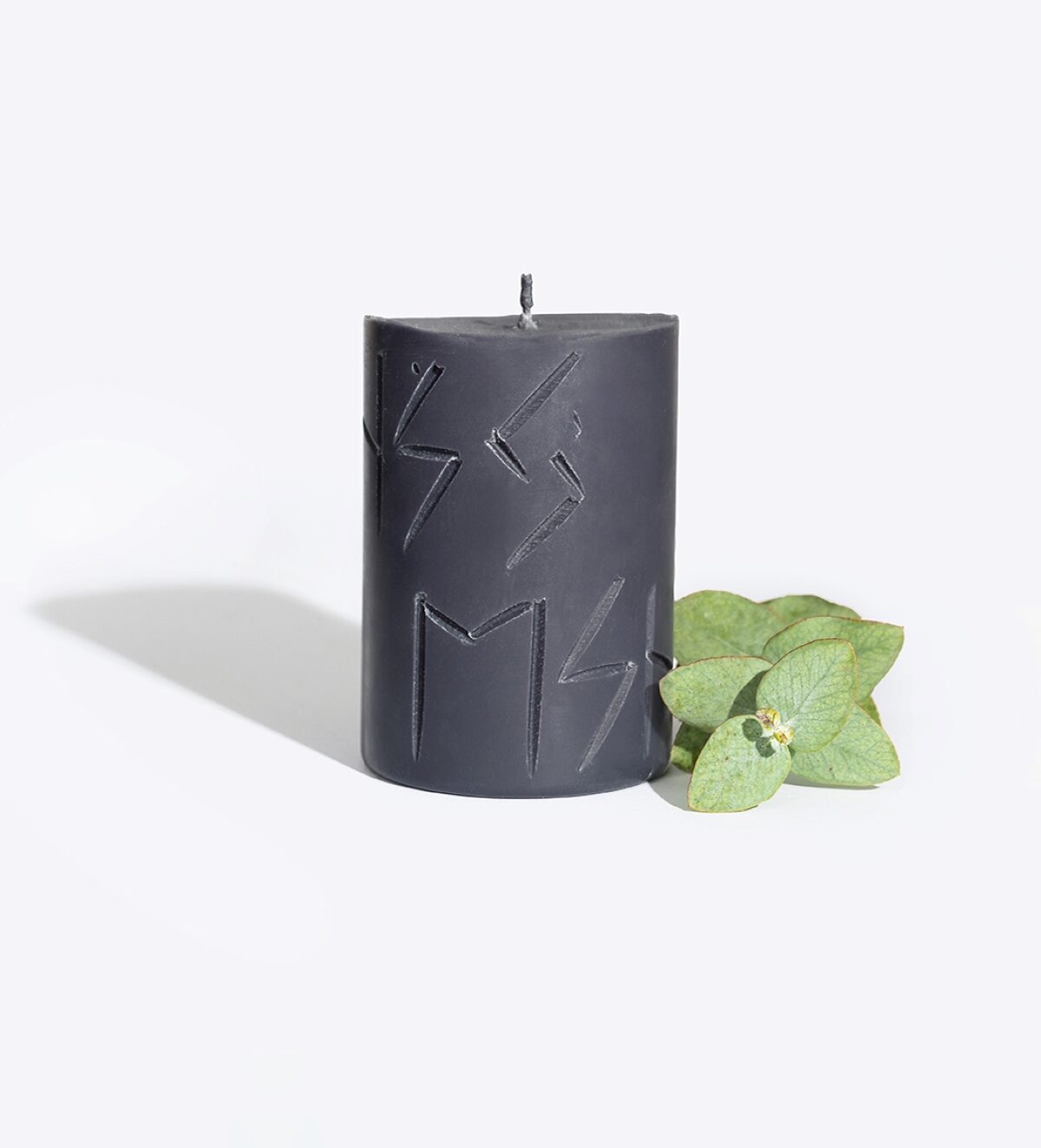 Bougie runique parfumée Smells Like Spells Hag, vue détaillée