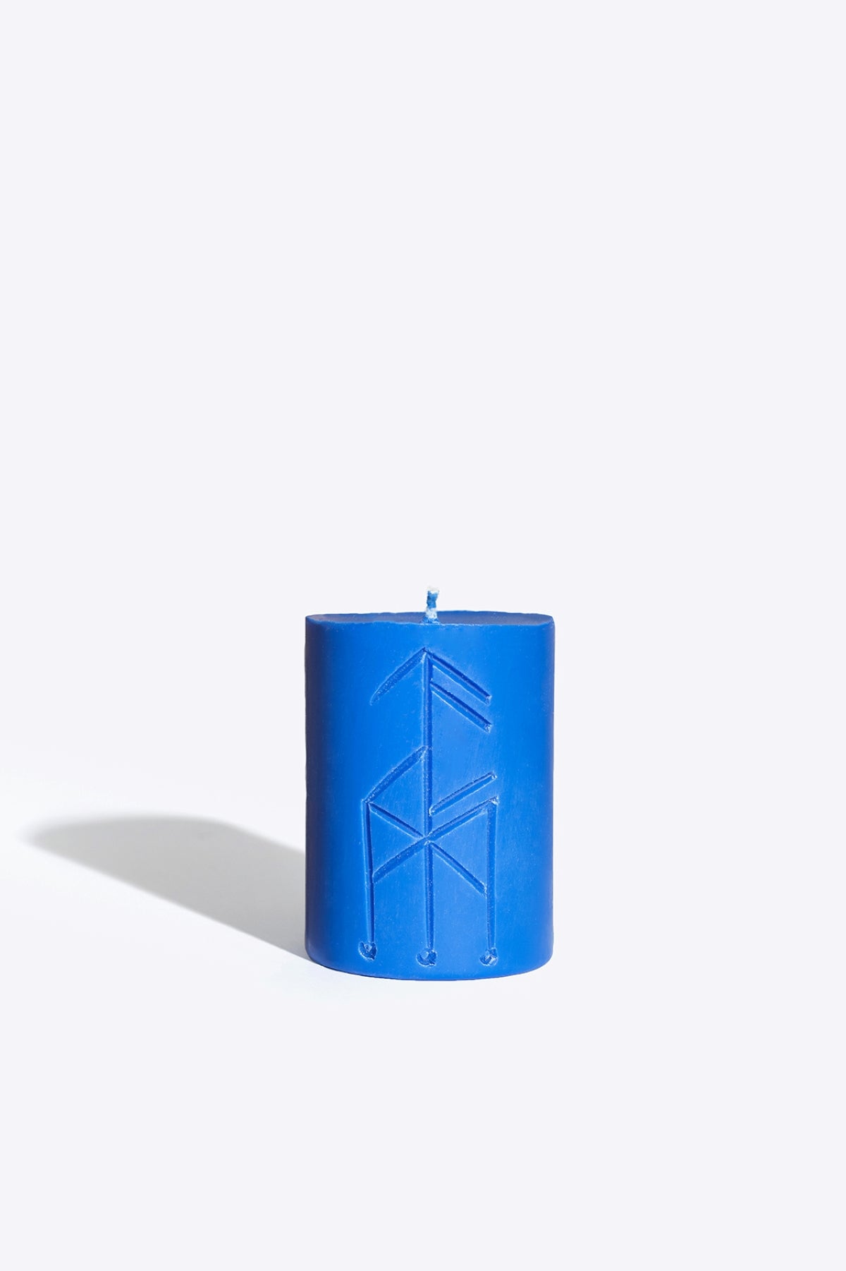 Bougie runique parfumée Smells Like Spells Thor, vue alternative