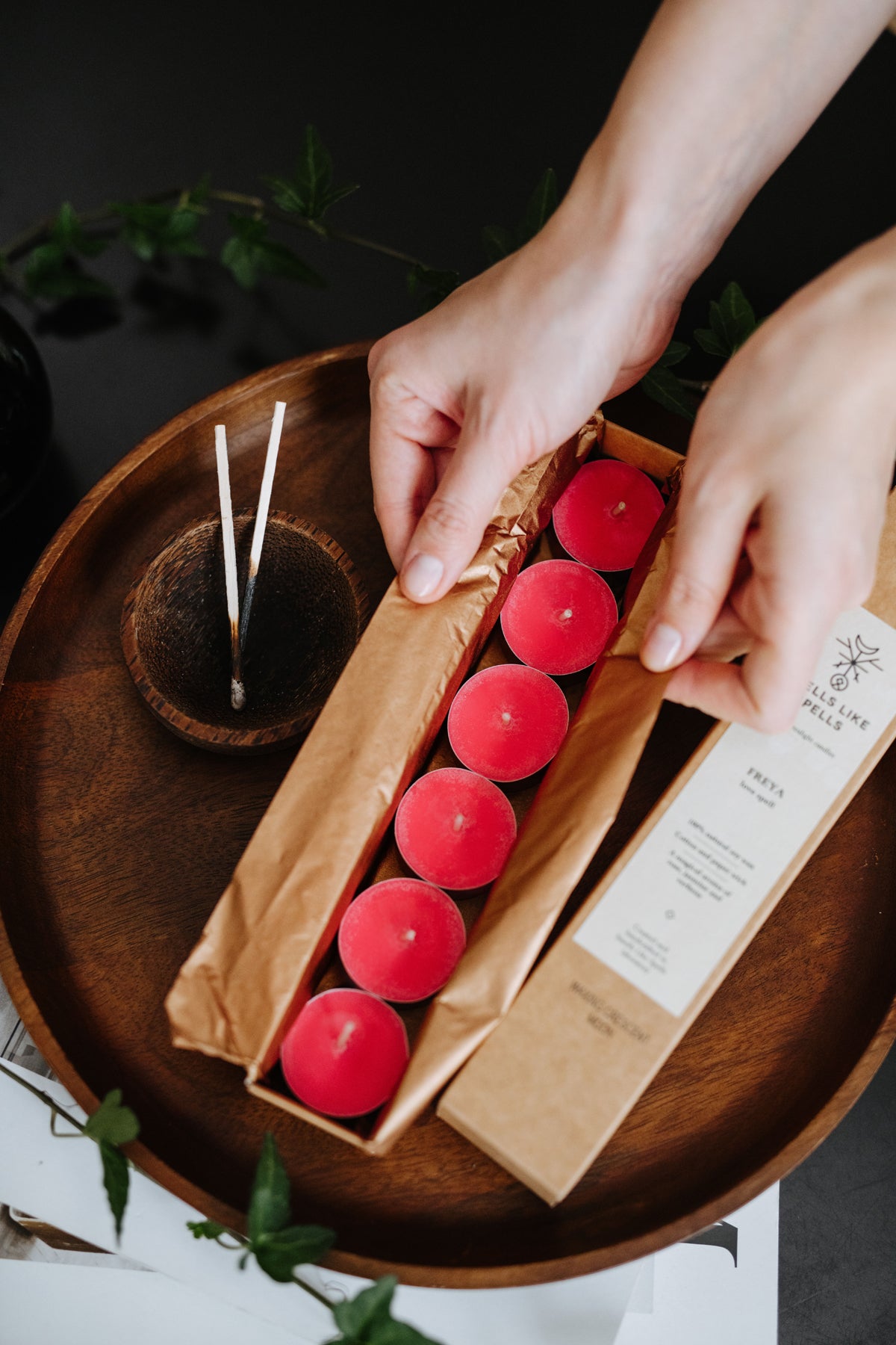 Bougies chauffe-plat Smells Like Spells, vue lifestyle ambiance complète finale