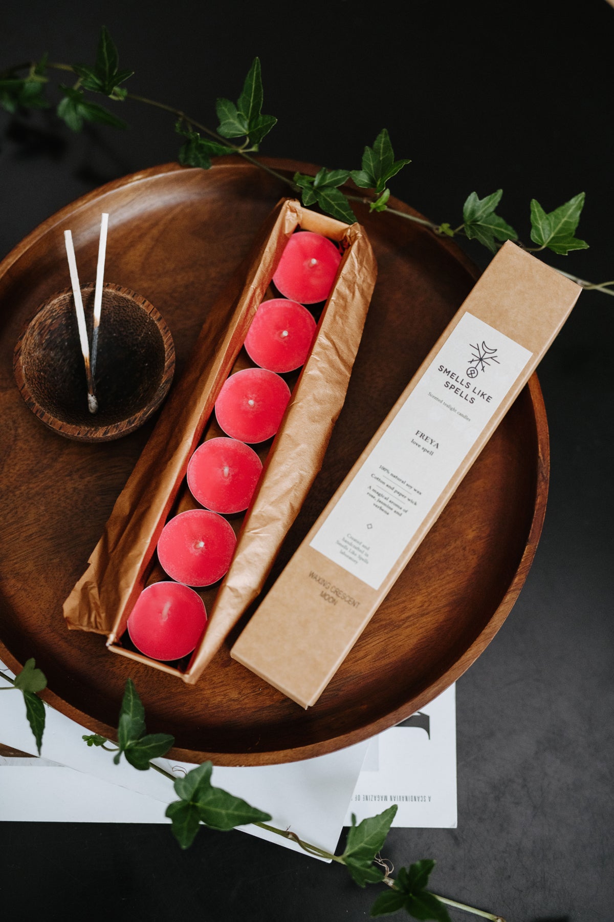 Bougies chauffe-plat Smells Like Spells, vue lifestyle ambiance complète détaillée alternative
