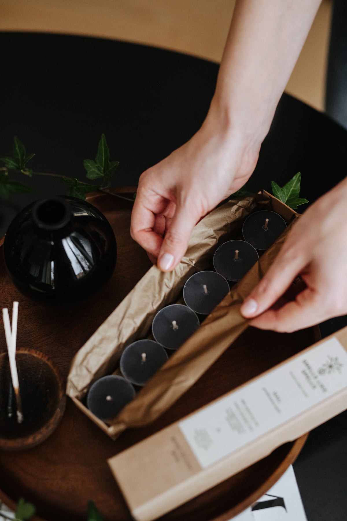 Bougies chauffe-plat Smells Like Spells, vue lifestyle ambiance détaillée alternative