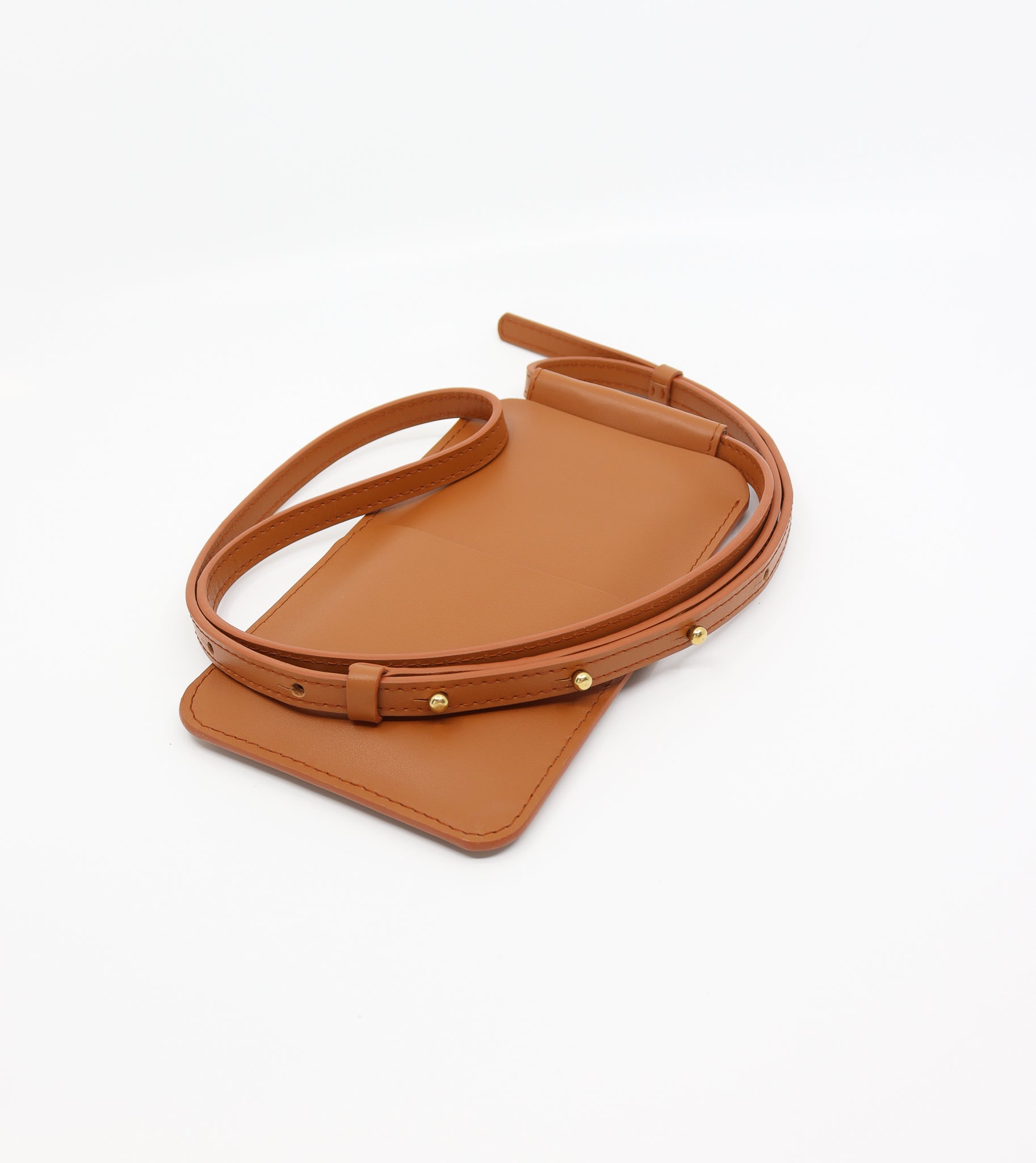 Pochette téléphone en cuir beige tan KOOS, détail poche avant