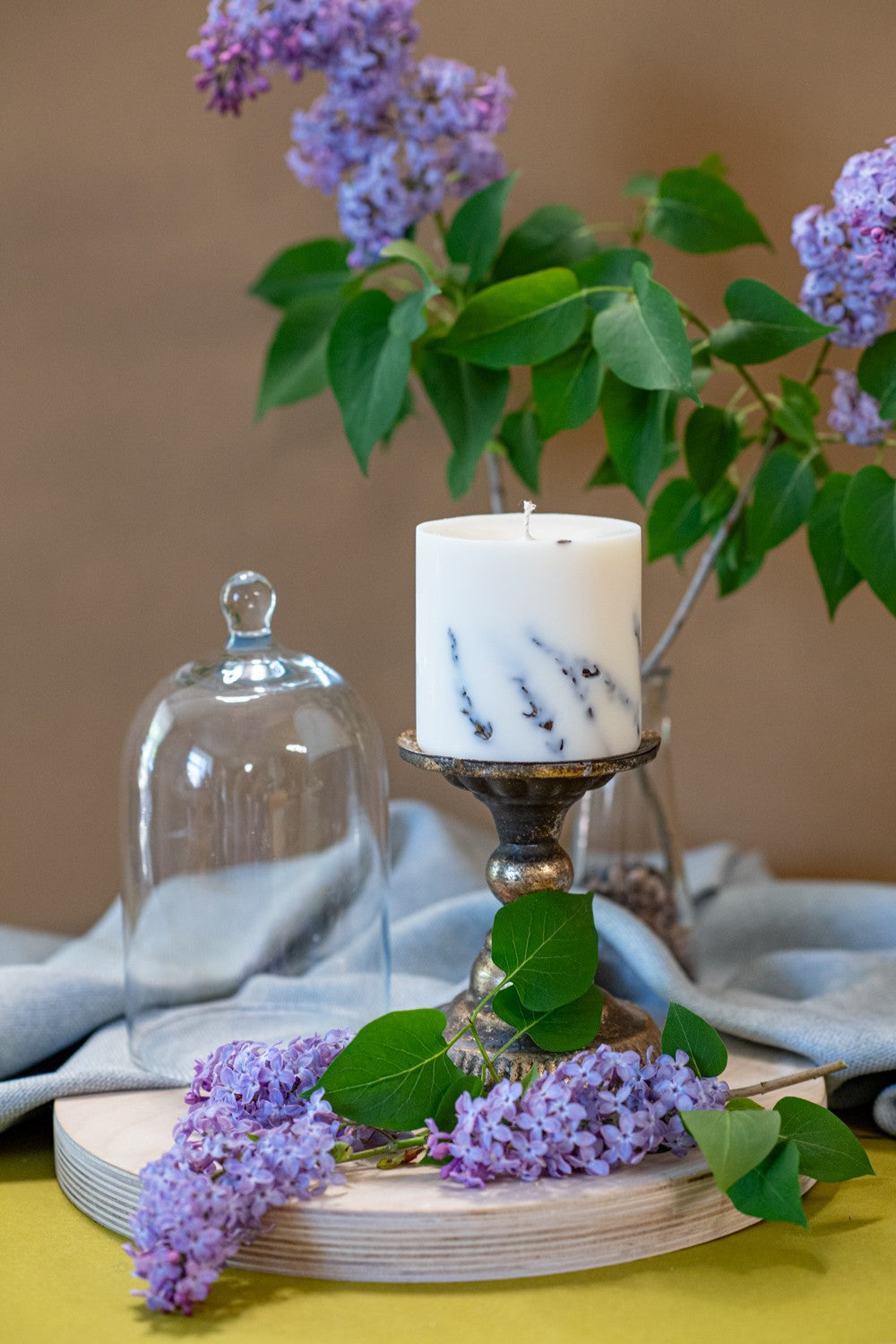 Bougie artisanale en cire de soja parfum lavande blanche, vue détaillée