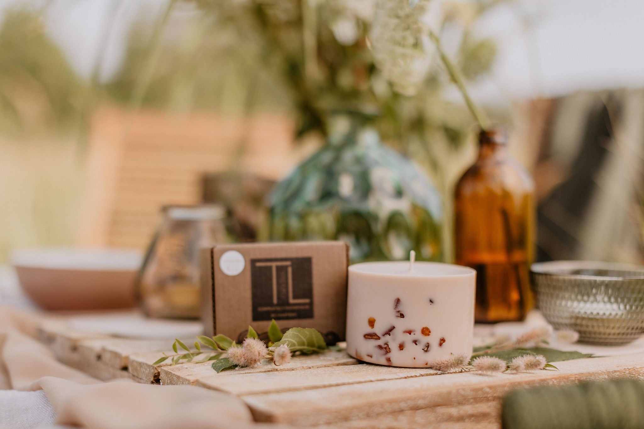 Bougie artisanale en cire de soja parfum tilleul et miel, vue alternative produit