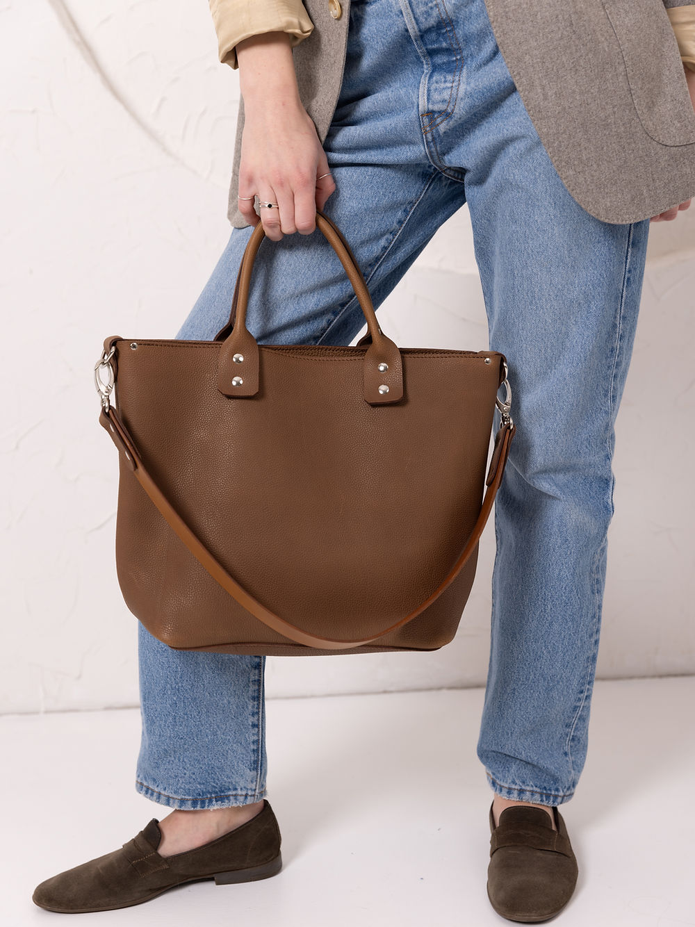 Sac à main MIGLE TOKS VISOKS en cuir cappuccino, vue de face