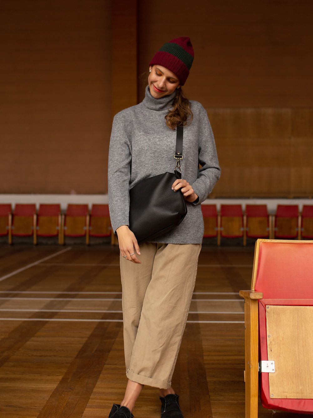 Grand sac à main ROBIN TOKS VISOKS en cuir noir, structure rigide fond plat