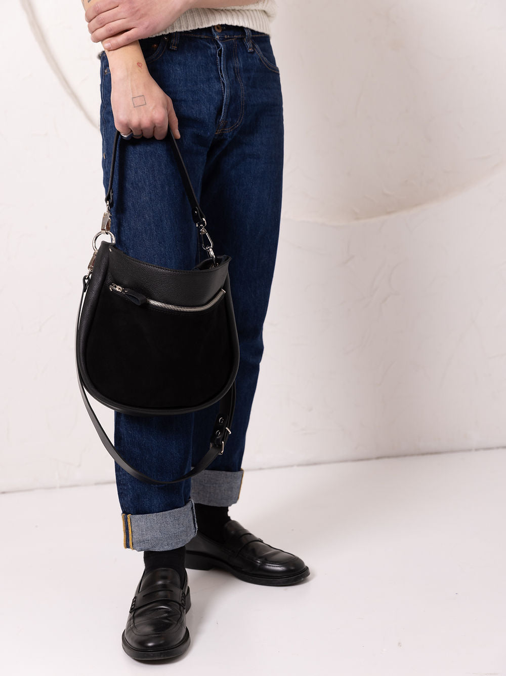 Sac à main STELLA TOKS VISOKS en cuir noir et daim à doubles poignées, vue de face