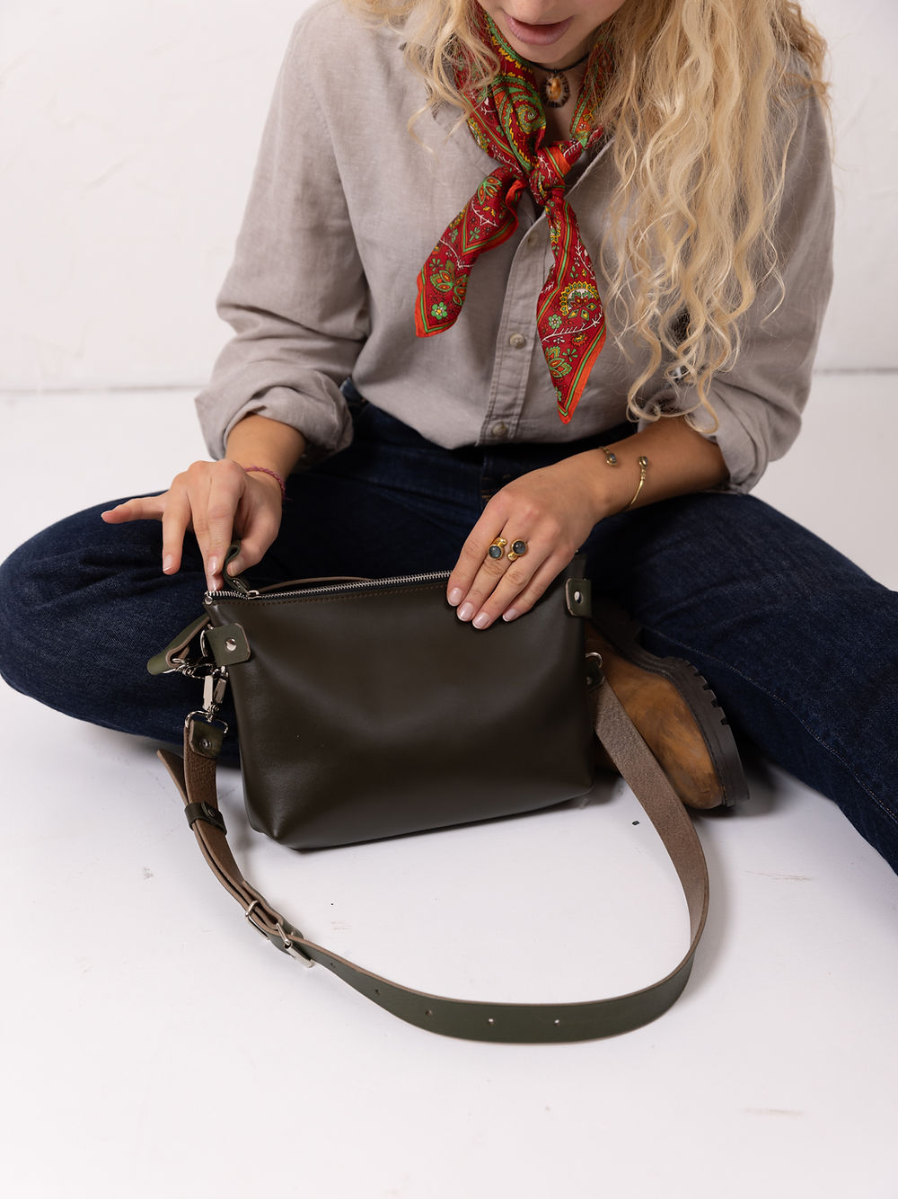Sac à deux anses TOMMY TOKS VISOKS en cuir vert sauge, vue trois quarts
