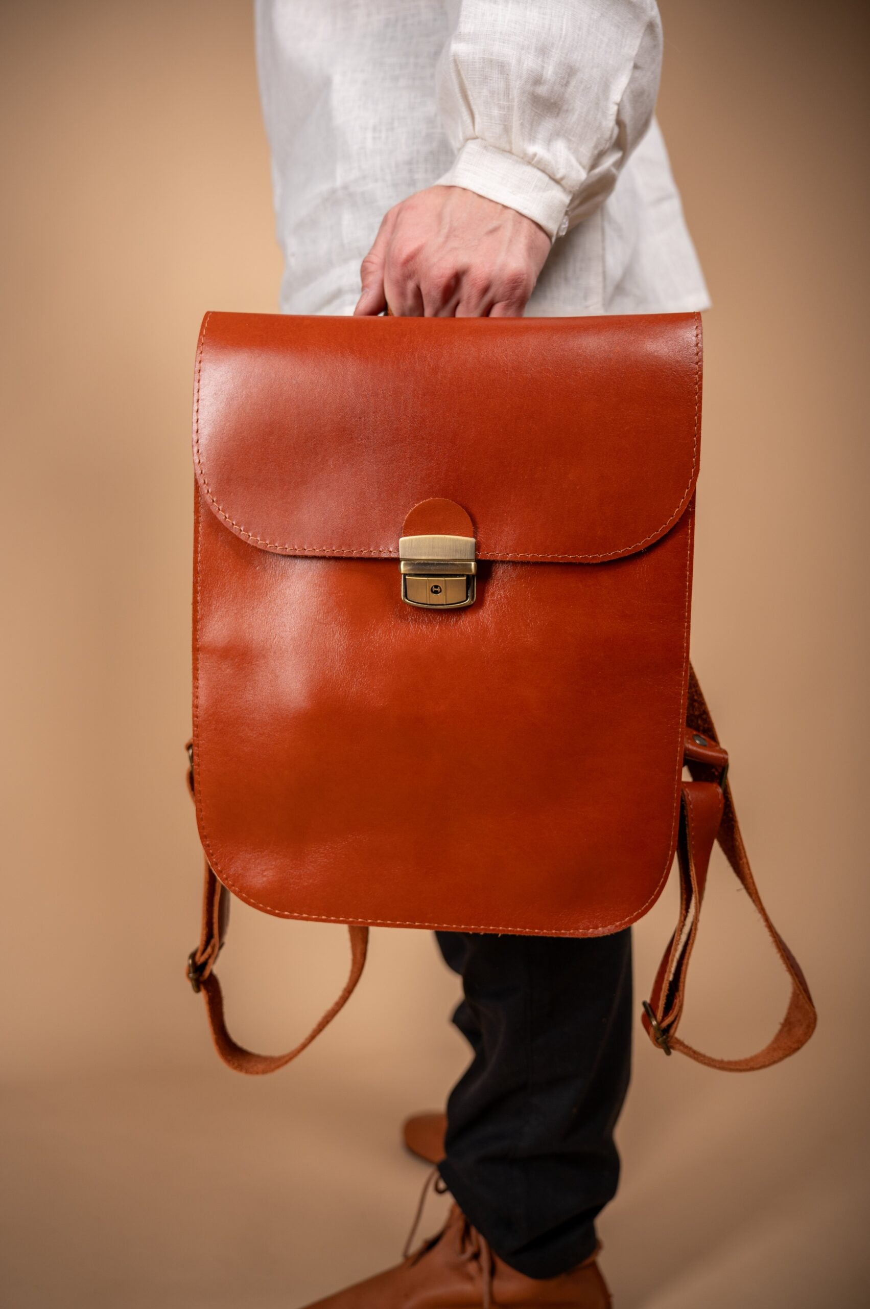Sac à dos selle en cuir naturel marron clair, vue alternative