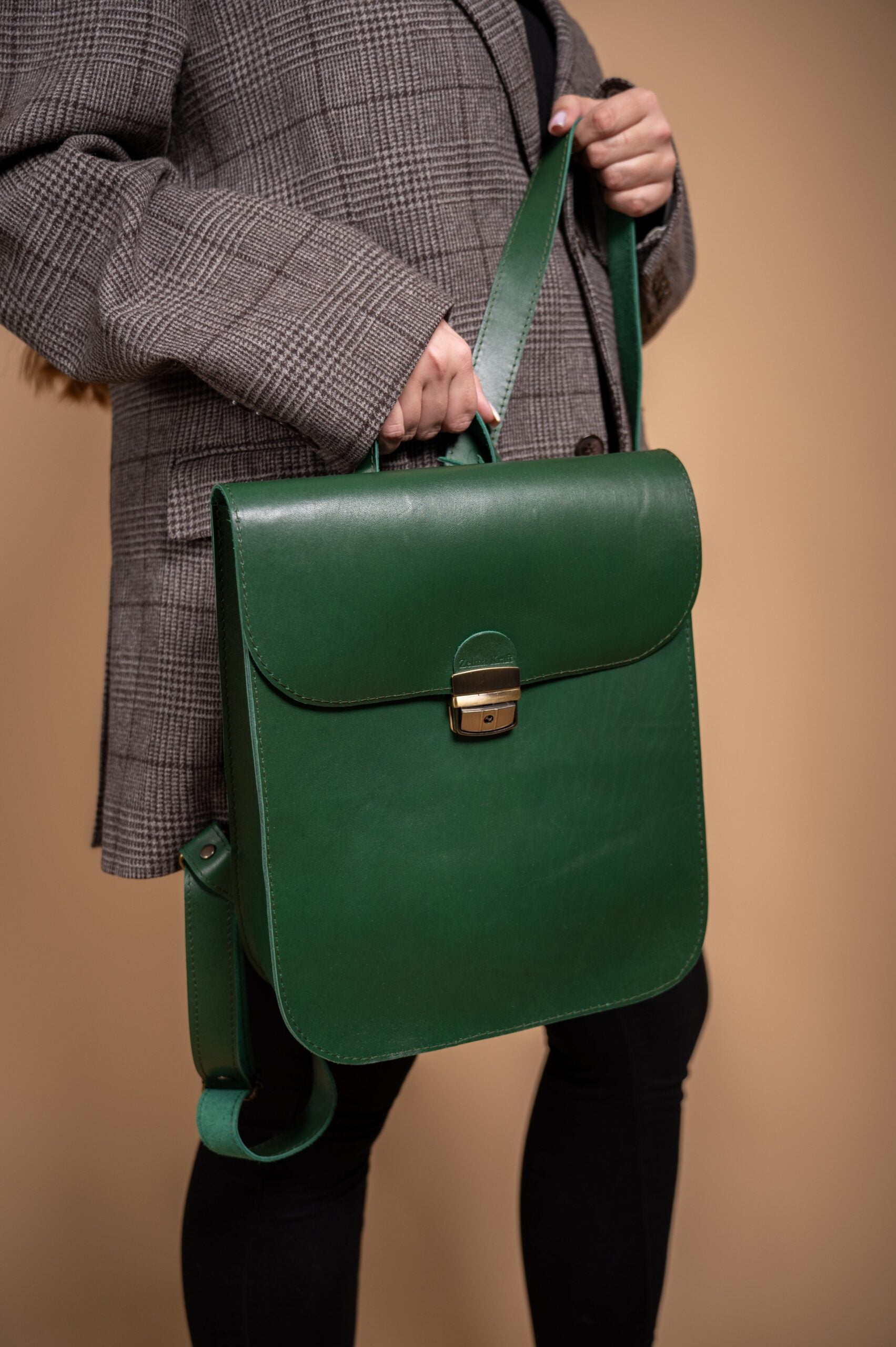 Sac à dos selle en cuir naturel vert, vue produit