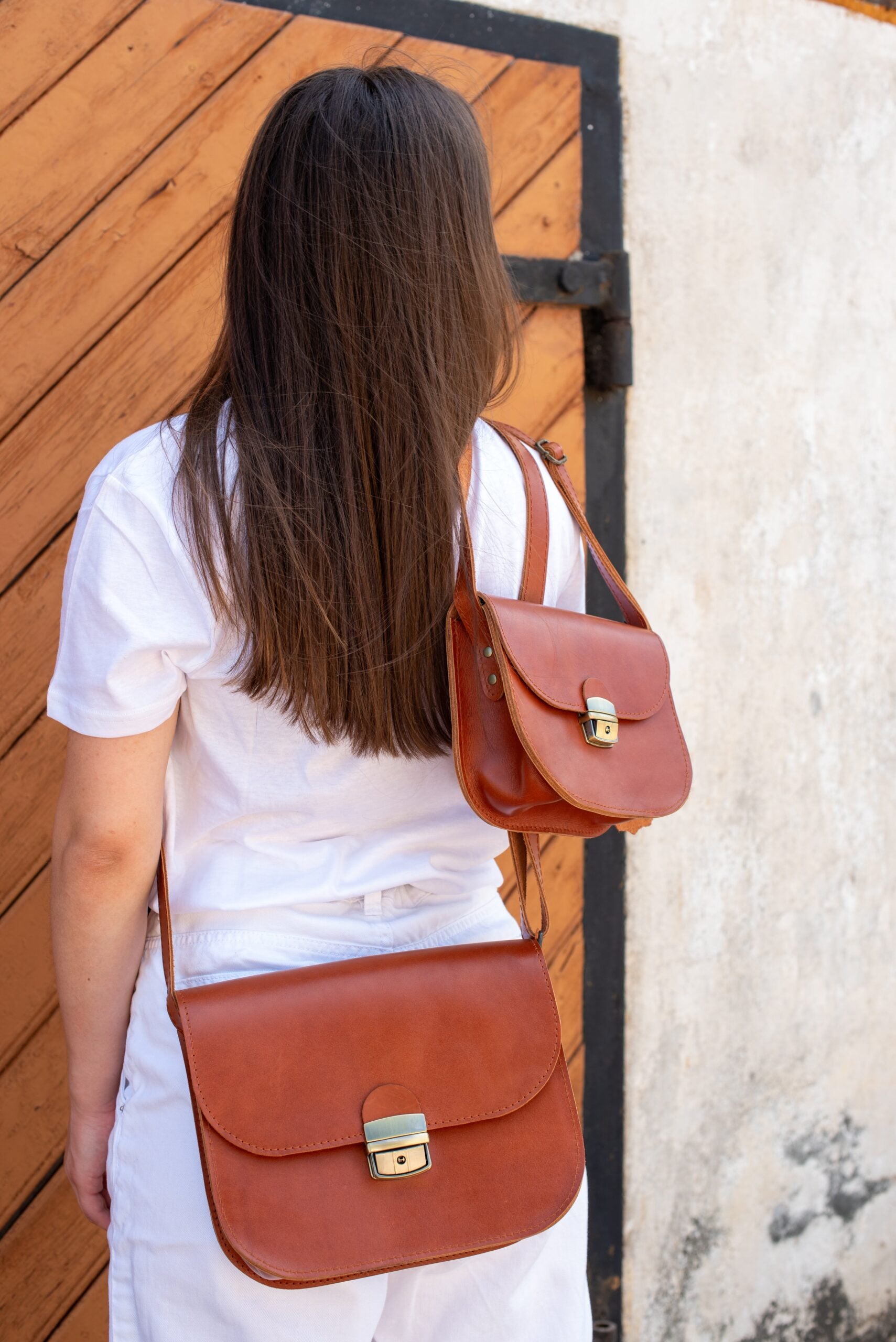 Sac selle grand format en cuir naturel marron clair, vue produit alternative