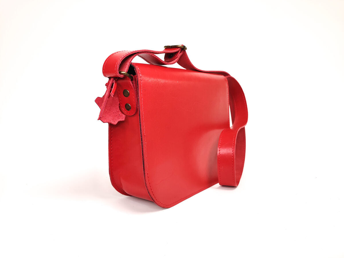 Sac selle grand format en cuir naturel rouge, vue produit