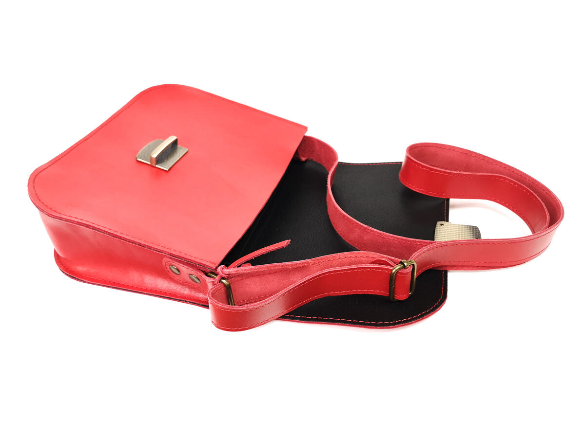 Sac selle grand format en cuir naturel rouge, vue alternative