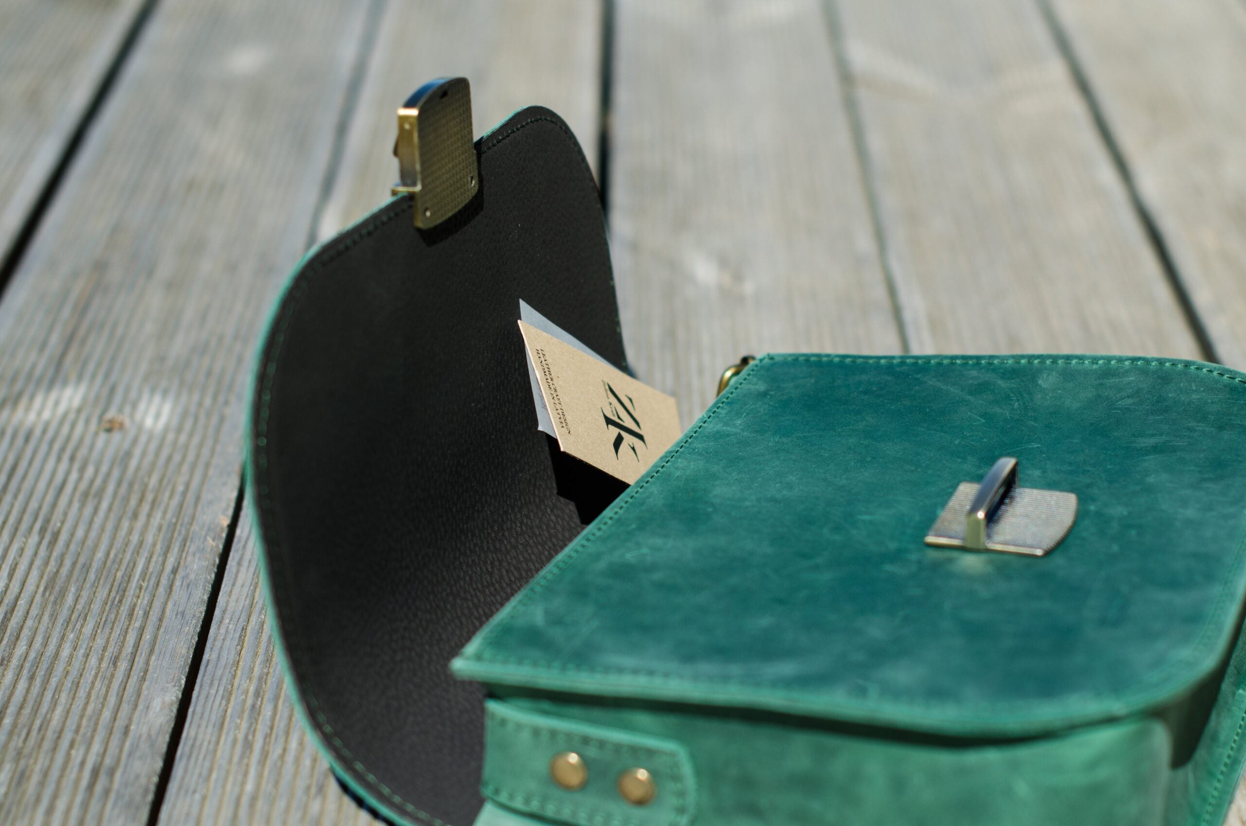 Sac selle grand format en cuir naturel vert, vue alternative