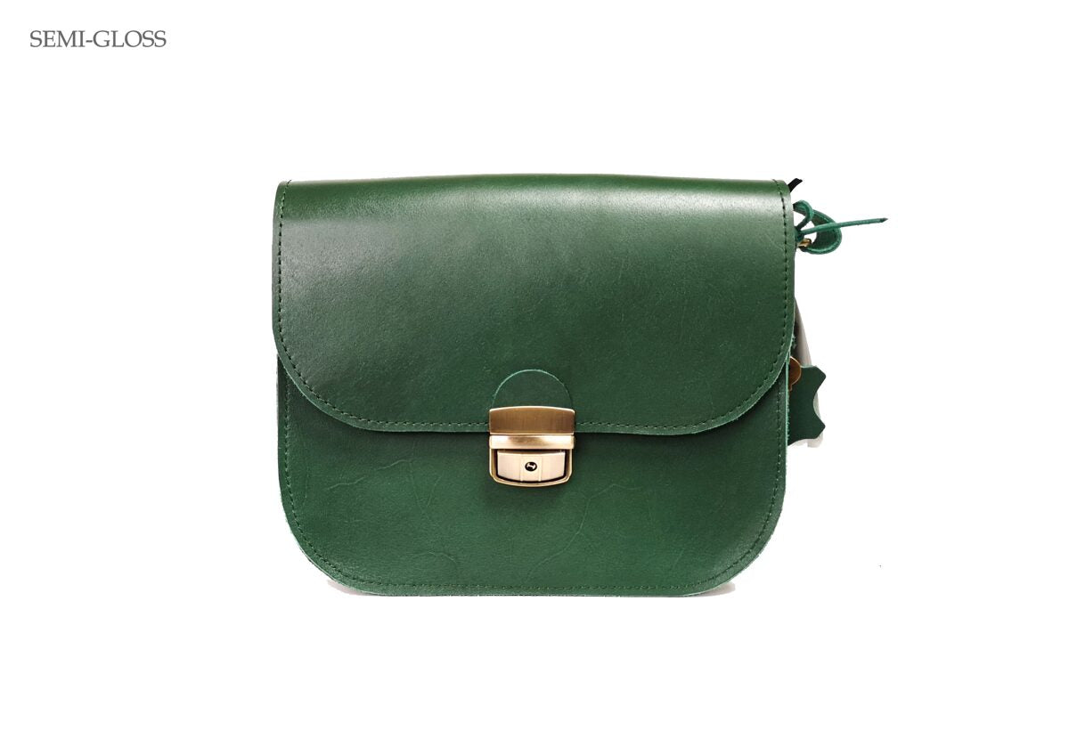 Sac selle grand format en cuir naturel vert, vue détaillée