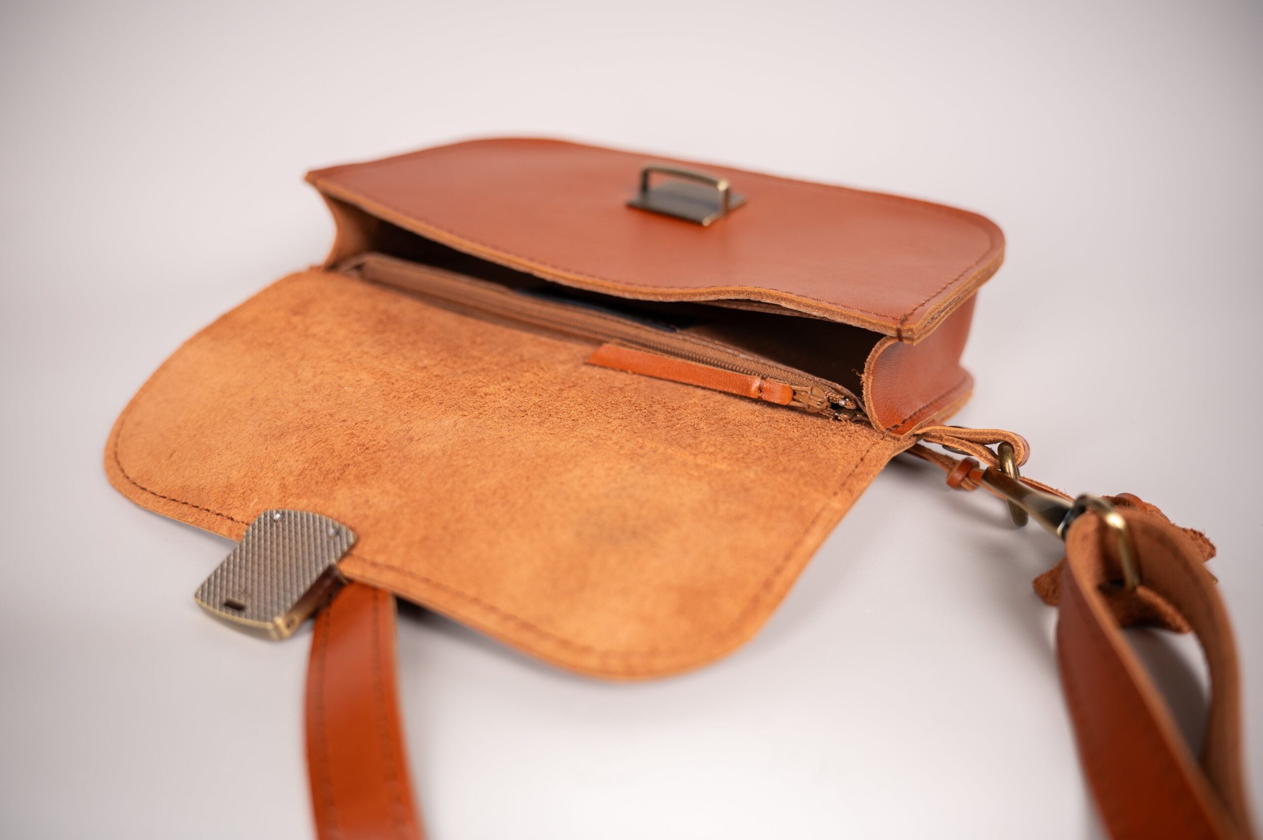 Sac selle mini en cuir naturel marron clair, vue produit alternative