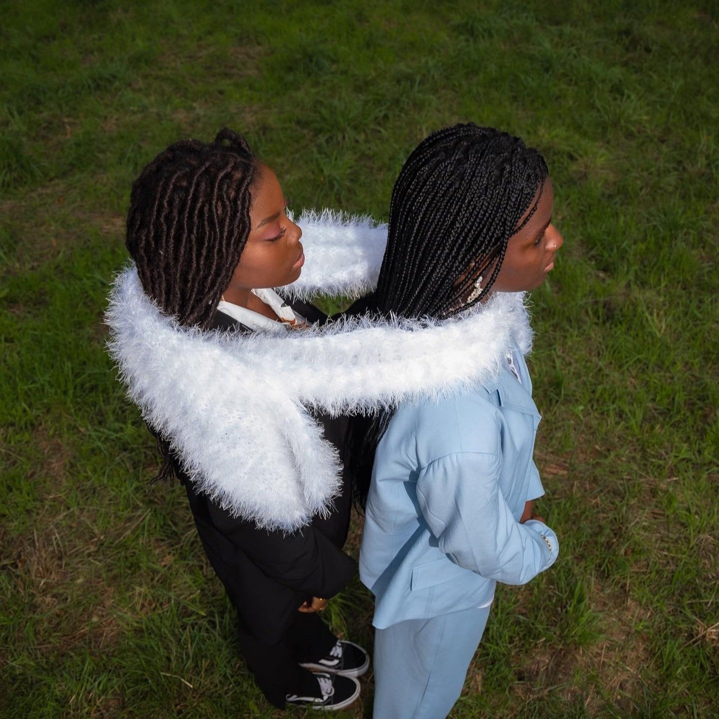 Longue écharpe LeGarage Knitwear tricotée main en laine blanche, vue produit